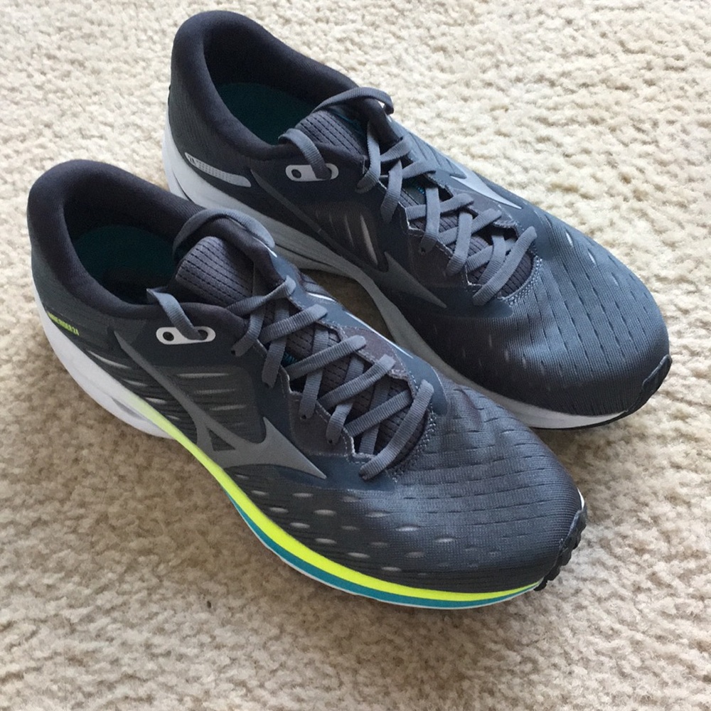 Mizuno waverider 24